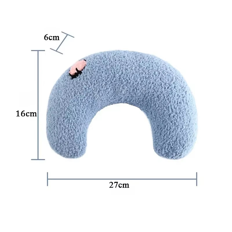 Pamper Your Furry Friends with the Cozy U-Shaped Pillow: The Dreamy Neck Support for Unmatched Naptime Bliss! 🐾💤