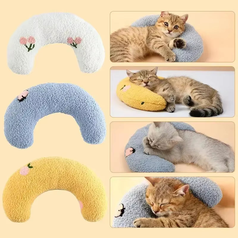 Pamper Your Furry Friends with the Cozy U-Shaped Pillow: The Dreamy Neck Support for Unmatched Naptime Bliss! 🐾💤